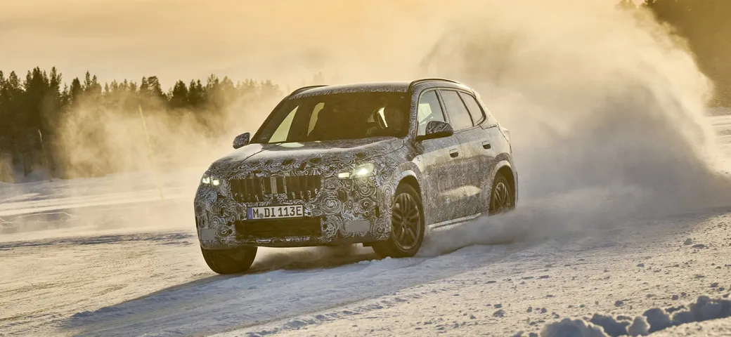 BMW iX1: le foto spia ufficiali dal Circolo Polare Artico