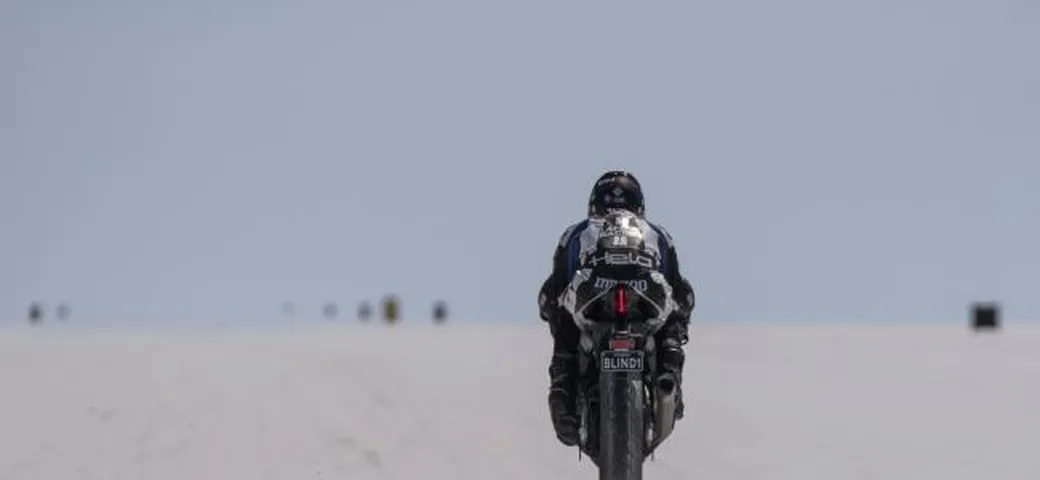Un rider non vedente tenta di battere un record