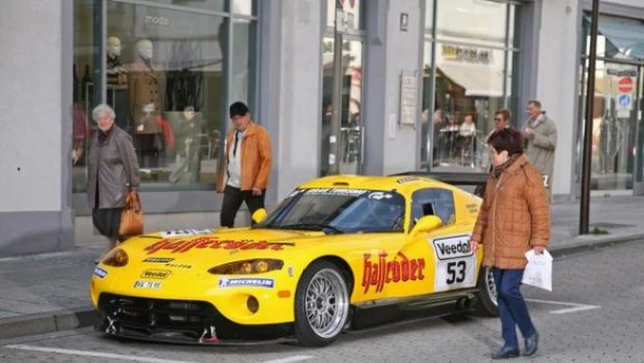 Dodge: una Viper GTS-R da corsa viene trasformata in vettura stradale