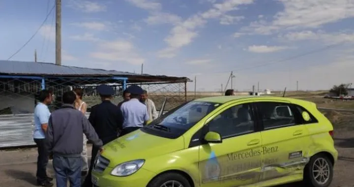 Mercedes Classe B F-Cell: il giro del mondo interrotto dopo un incidente