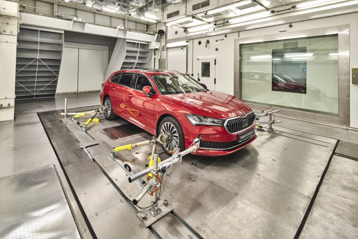 Škoda apre un centro di simulazione all'avanguardia per test avanzati sulle auto