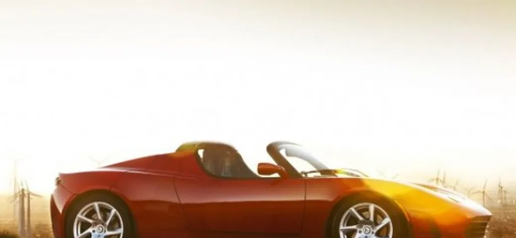 Tesla: Elon Musk promette una supercar