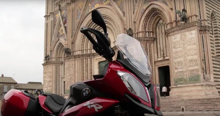 BMW S1000XR teaser test