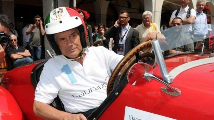 Giacomo Agostini su quattro ruote per beneficenza alla Mille Miglia 2011