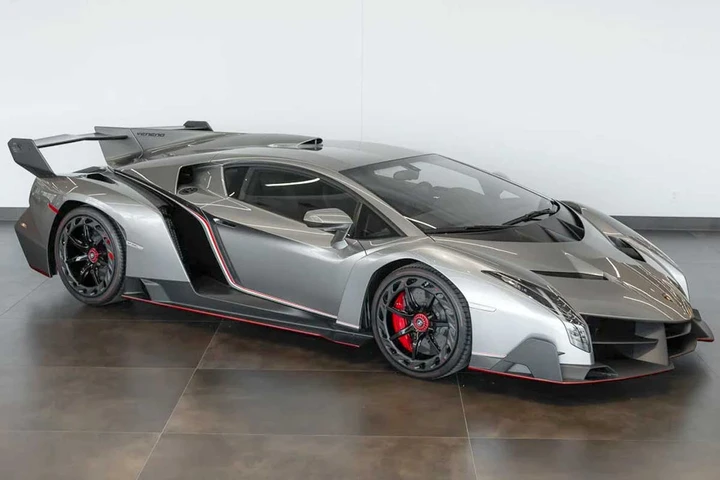 Una delle tre Lamborghini Veneno al mondo è in vendita: prezzo shock