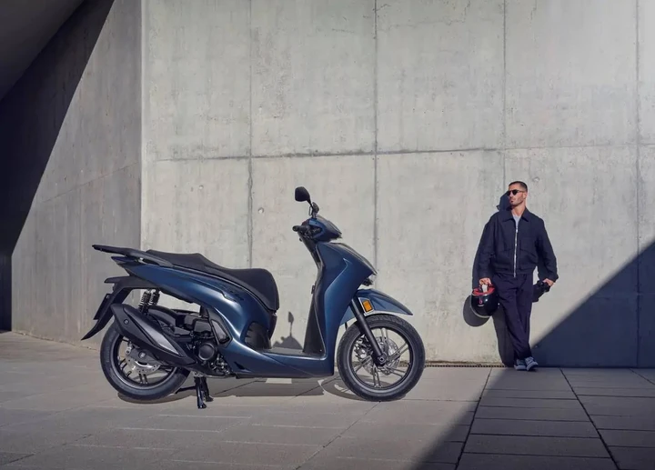 Honda SH350i 2025: restyling e novità tecniche per uno scooter ancora più efficiente e elegante
