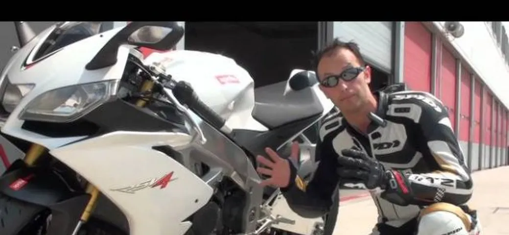 Aprilia RSV4R 2011: il video test di motoblog