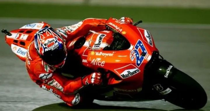 MotoGP a Losail: Casey Stoner precede Rossi nelle FP2
