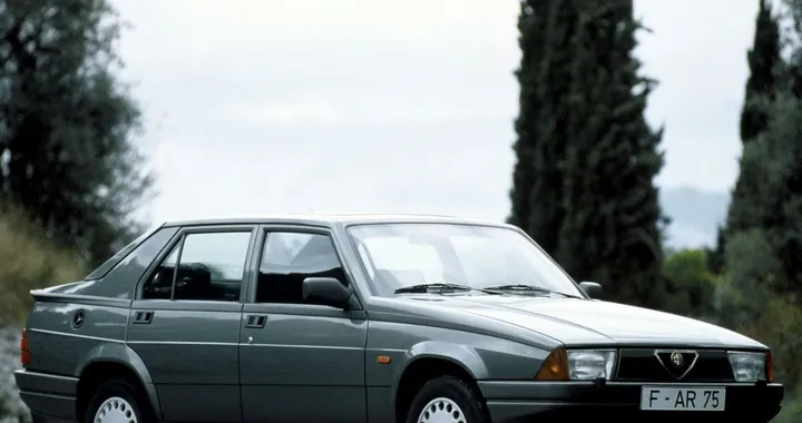 Alfa Romeo 75: trent'anni in 5 immagini