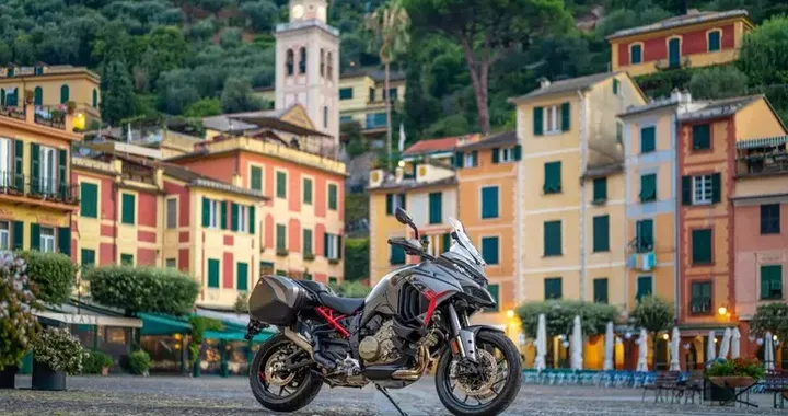 Ducati Multistrada V4 S Grand Tour, la globetrotter da 170 CV pronta a macinare chilometri