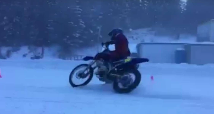 Loris Baz, traversi sulla neve in montagna [Video]