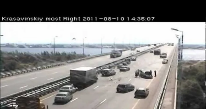 Video: terrificante incidente su autostrada russa