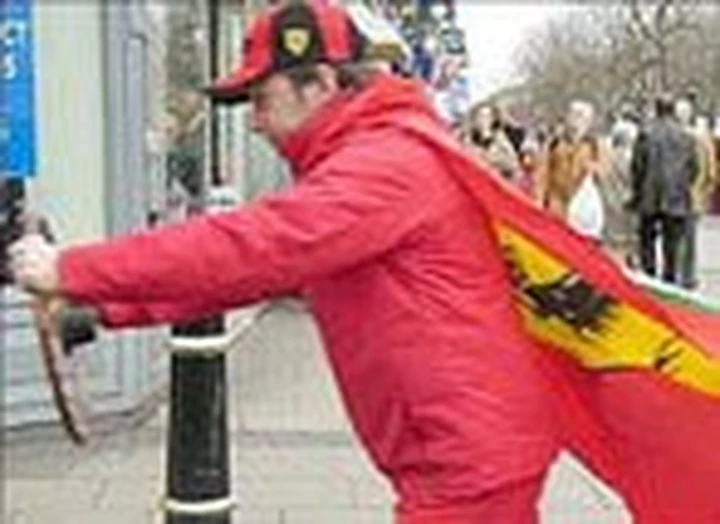 Arrestato per guida pericolosa... a piedi