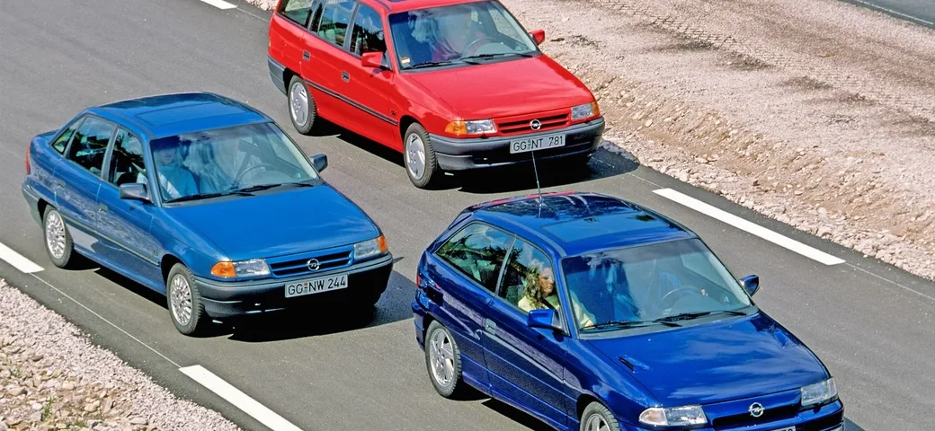 Opel Astra: la compatta tedesca compie trent'anni