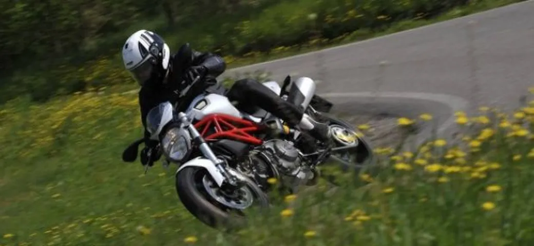 TEST: Faccia a faccia con la Ducati Monster 796