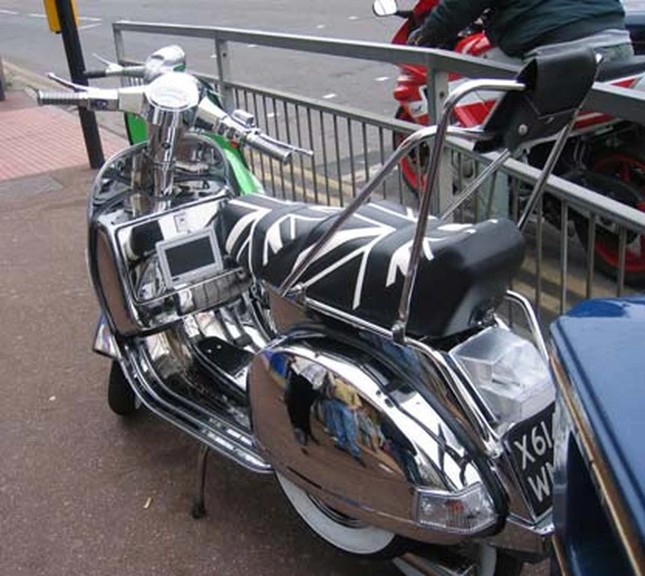 Vespa PX a specchio