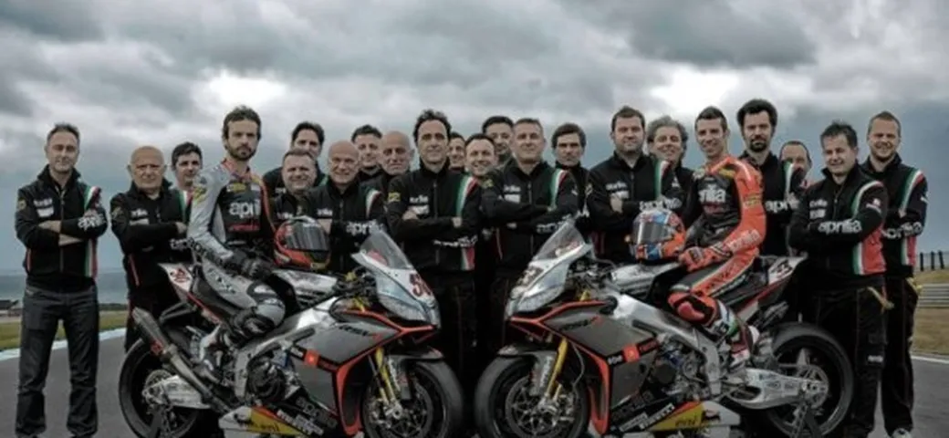 Magny Cours,  due “doppiette” Aprilia con Guintoli e Melandri. Strategia iridata autolesionista?