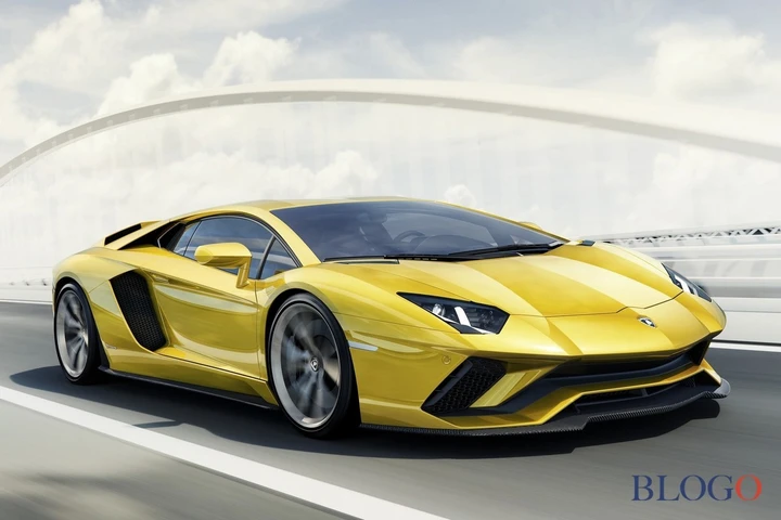 La nuova Lamborghini Aventador monterà il primo V12 ibrido di casa