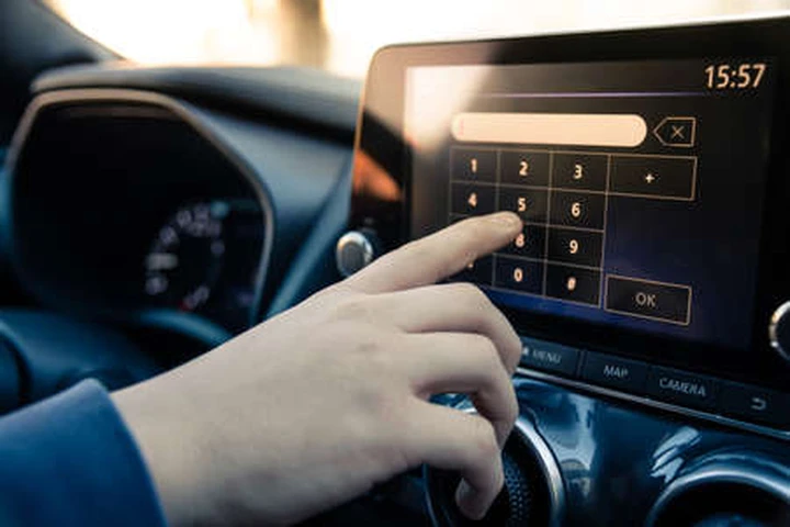 Touchscreen in auto, uno studio rivela: distraggono più di quattro anni fa