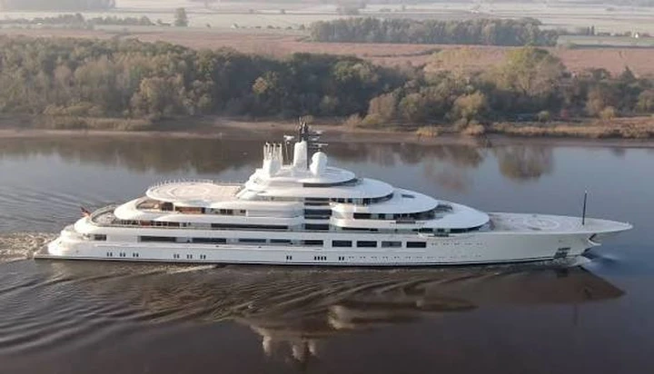 Lo “yacht di Putin” torna in mare dopo quattro anni: vale 700 milioni di dollari