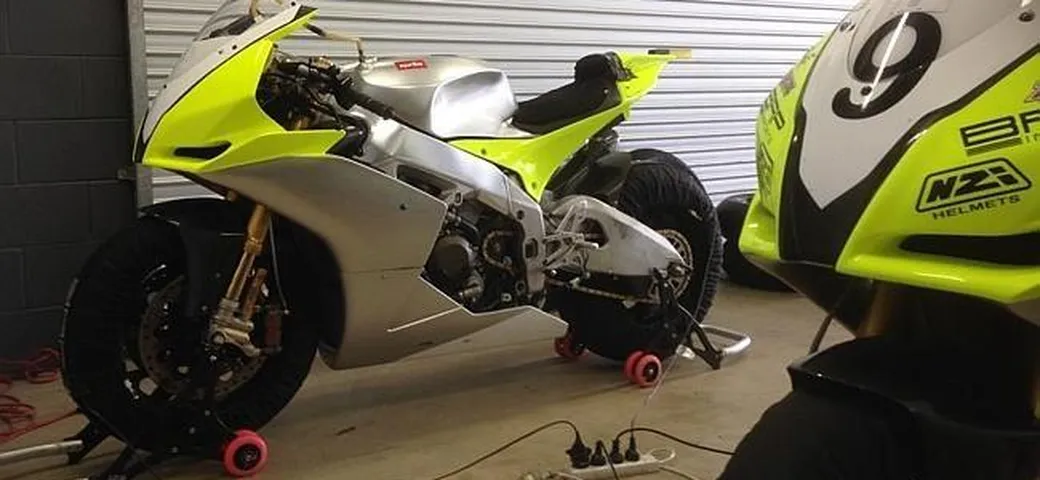 Rubate in Australia due Aprilia RSV4 Factory guidate da Max Biaggi ed Eugene Laverty