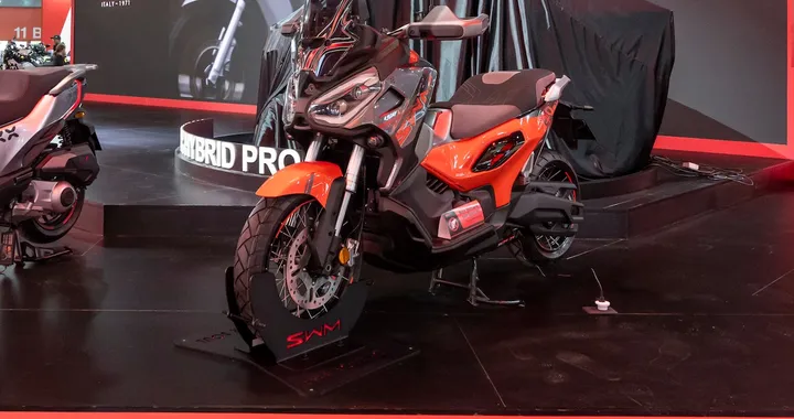 SWM presenta SC250X Twin e SC250: due 250cc per città e avventura
