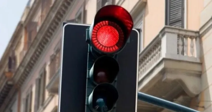 Il semaforo del futuro pensa ecologico