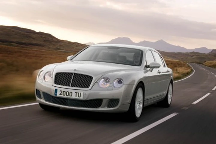 Bentley taglia i volumi produttivi