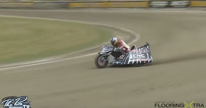 Guy Martin prova un Sidecar da Speedway in Nuova Zelanda [Video]
