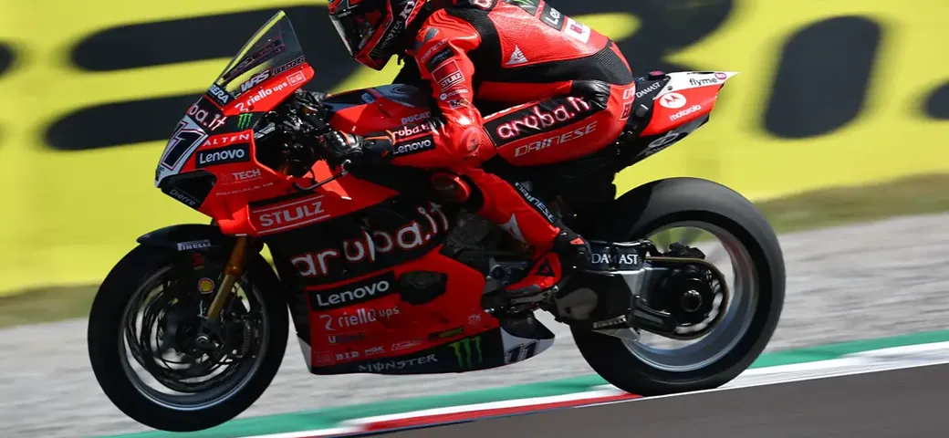 Nicolò Bulega domina in casa: trionfo nella gara 1 del WorldSBK a Cremona