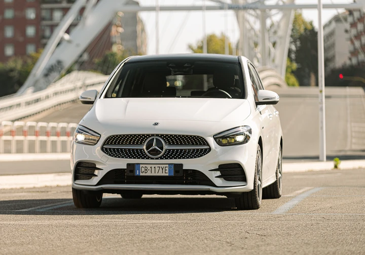 Mercedes-Benz Classe B 250e: la prova su strada