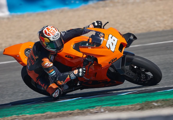 KTM, consegnate a Jerez le 25 RC 8C con Pedrosa e Kallio a fare da coach in pista