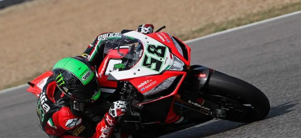 SBK Jerez 2013: uno strepitoso Laverty conquista la Superpole, Sykes 2° davanti a uno scatenato Giugliano