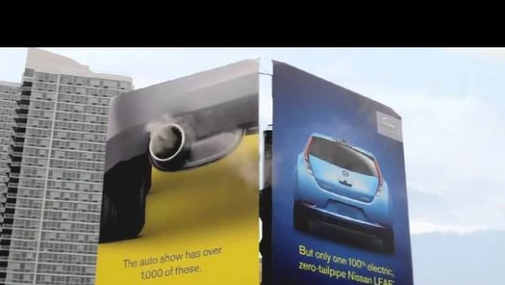 Nissan Leaf: curioso cartellone pubblicitario al Salone di New York