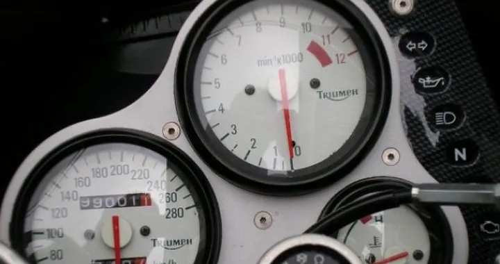Foto del giorno: 99.000 km per una Triumph Daytona 955