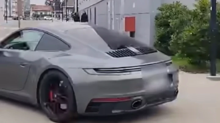 Jannik Sinner amplia il garage con la Porsche 992 Carrera GTS