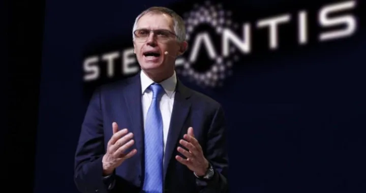 Stellantis: Tavares preoccupato per i costi delle auto elettriche