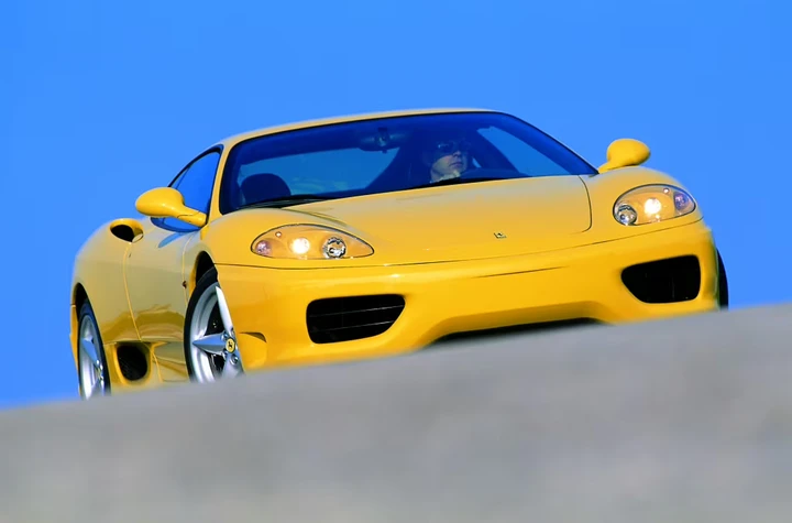 Le auto più iconiche degli anni 2000: design intramontabile