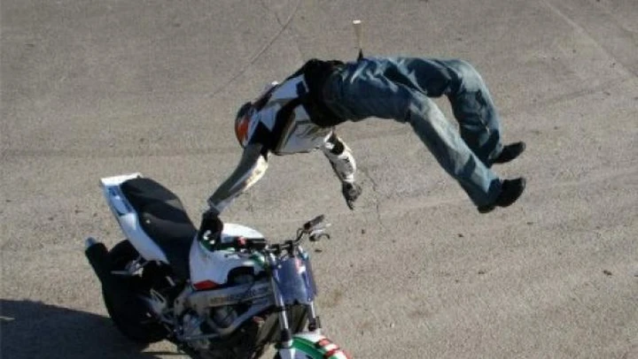 Cambio di moto per lo stunt Emanuele Freddo