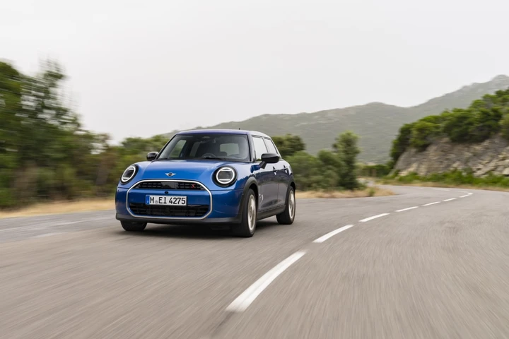 Nuova MINI Cooper S 5 Porte guida e sicurezza