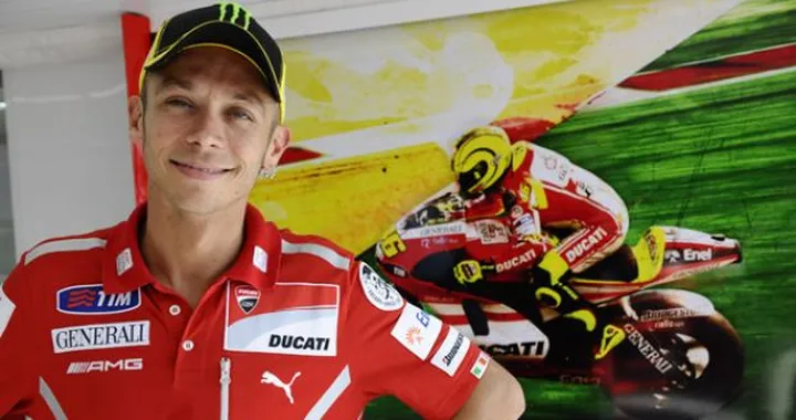 Valentino Rossi all'inaugurazione del Punto Enel di Milano