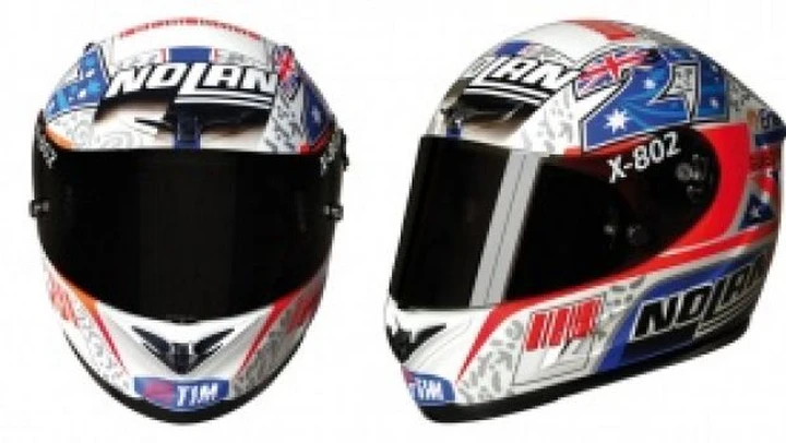 Casey Stoner corre a Phillip Island con un casco Nolan X-802 edizione speciale