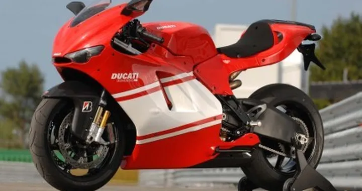 Rent a bike: Ducati Desmosedici RR