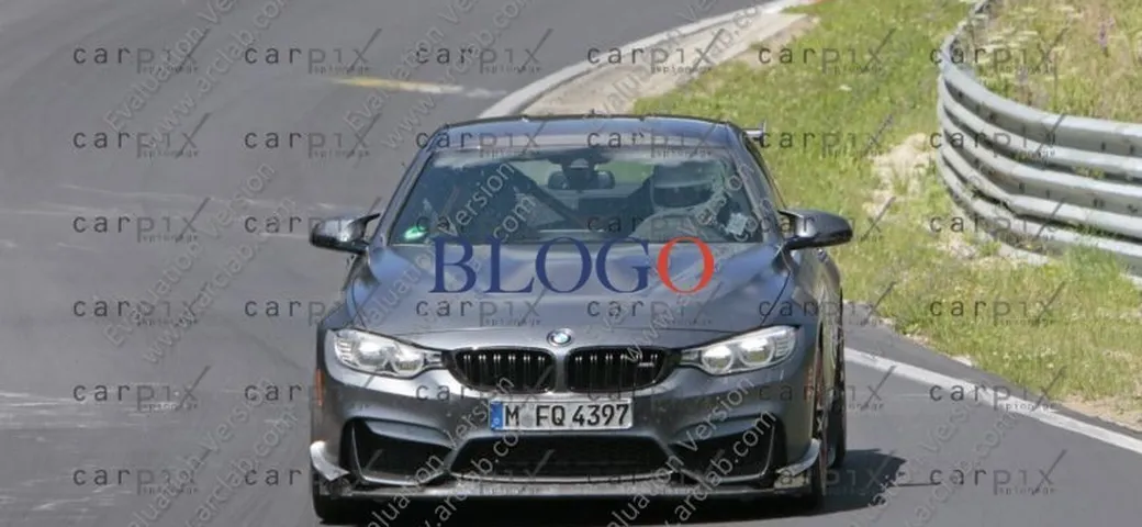BMW M4: foto spia della speciale versione CSL?
