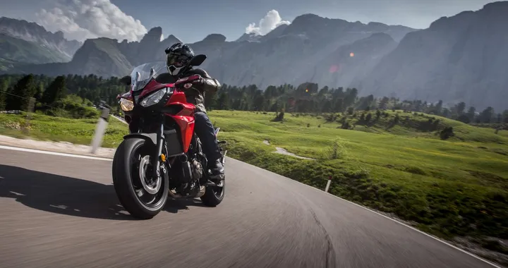 Yamaha Tracer 700: primo contatto