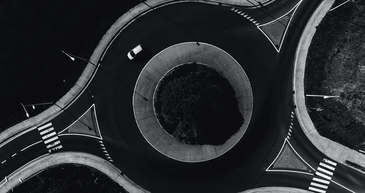 Rotonda: come funziona e chi ha la precedenza