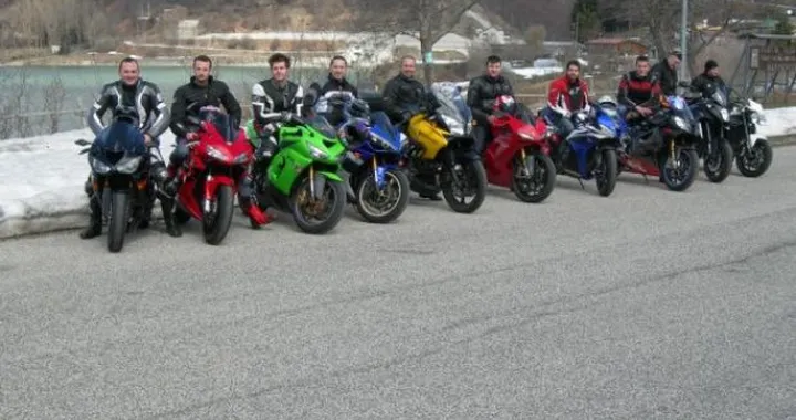 Foto del giorno: Pescarabikers al Lago di Campotosto