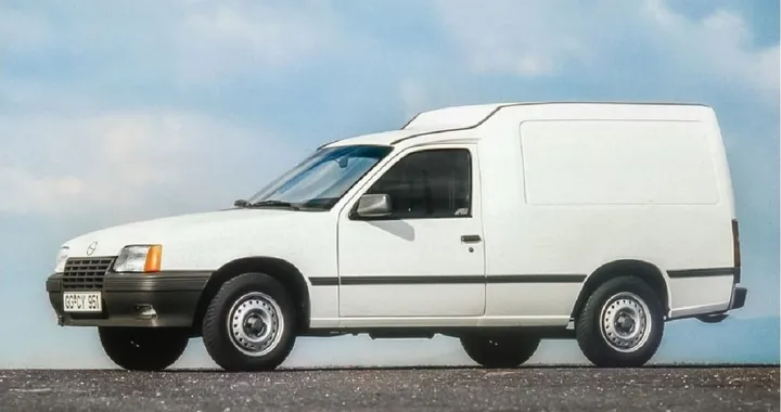 Opel Combo compie 40 anni, le cinque generazioni del furgone