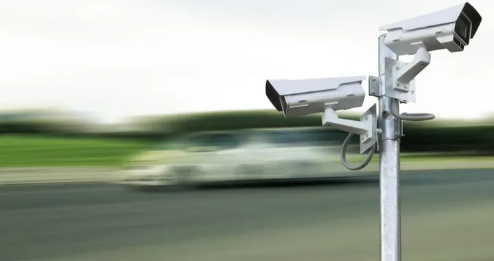 Il nuovo autovelox evoluto non fa sconti: multe fino a 1.300 euro