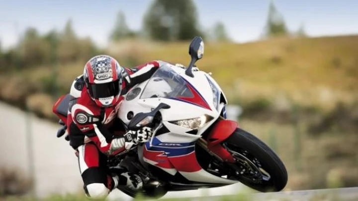 Honda al Salone di Colonia: colori 2013 per CBR1000RR, CB1000R e Hornet